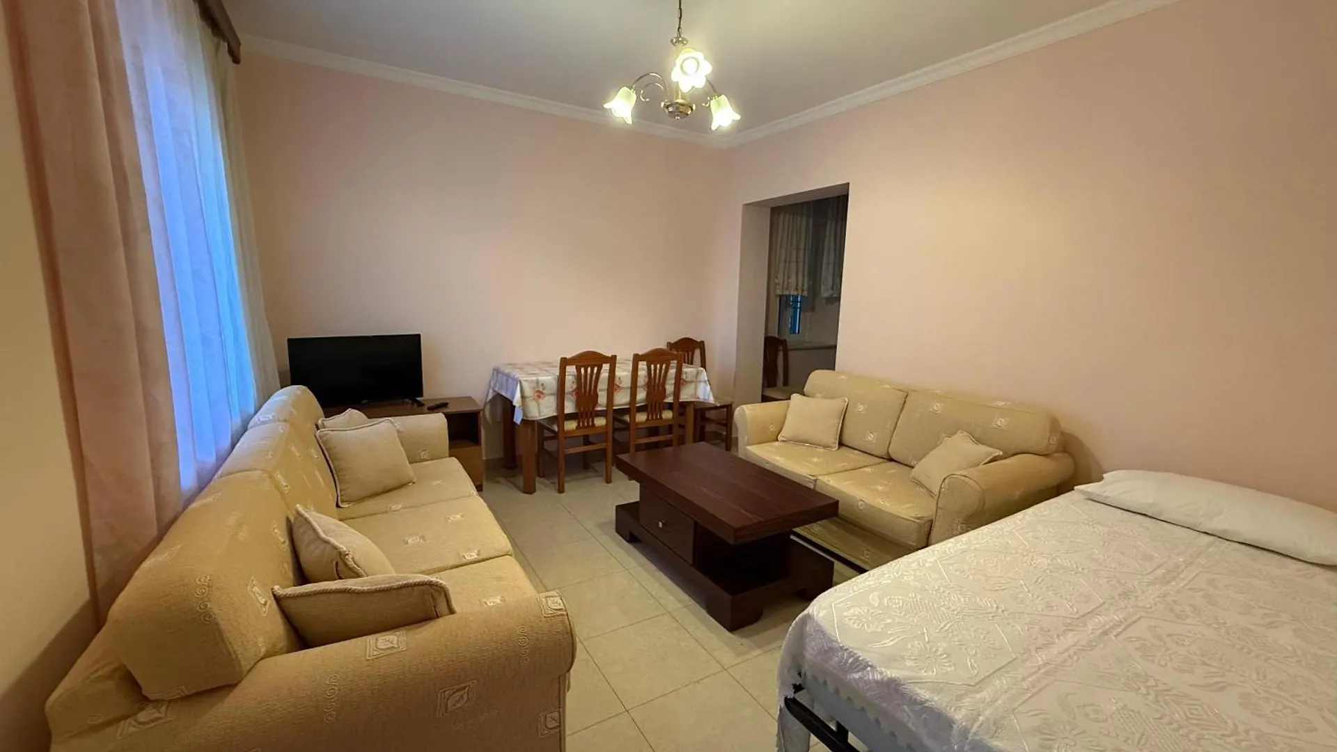 Lovely 2 Bedroom Rental Unit With Garden View City Center Саранда Албания